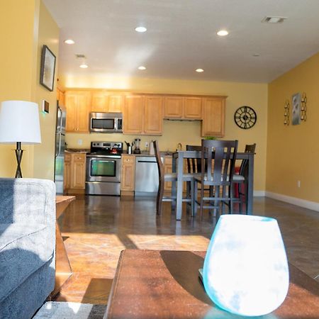 Serene 3Br Apartment 4Tvs Free Wi-Fi & Parking -E- Moss Point Exterior photo