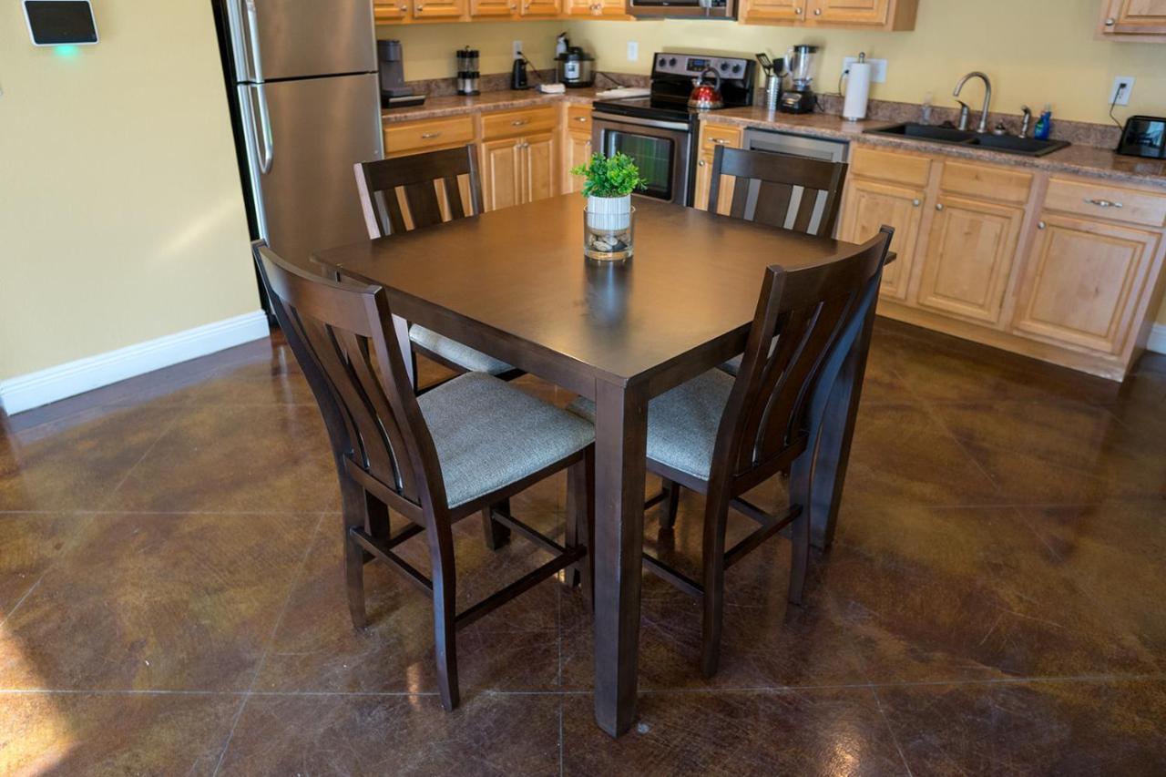 Serene 3Br Apartment 4Tvs Free Wi-Fi & Parking -E- Moss Point Exterior photo