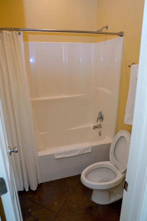 Serene 3Br Apartment 4Tvs Free Wi-Fi & Parking -E- Moss Point Exterior photo