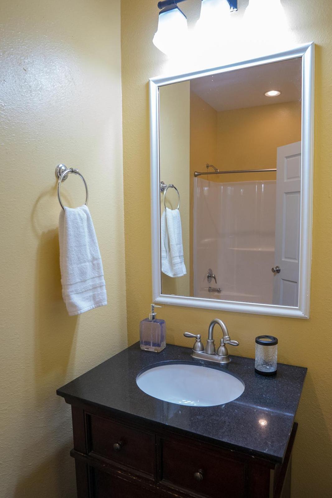 Serene 3Br Apartment 4Tvs Free Wi-Fi & Parking -E- Moss Point Exterior photo