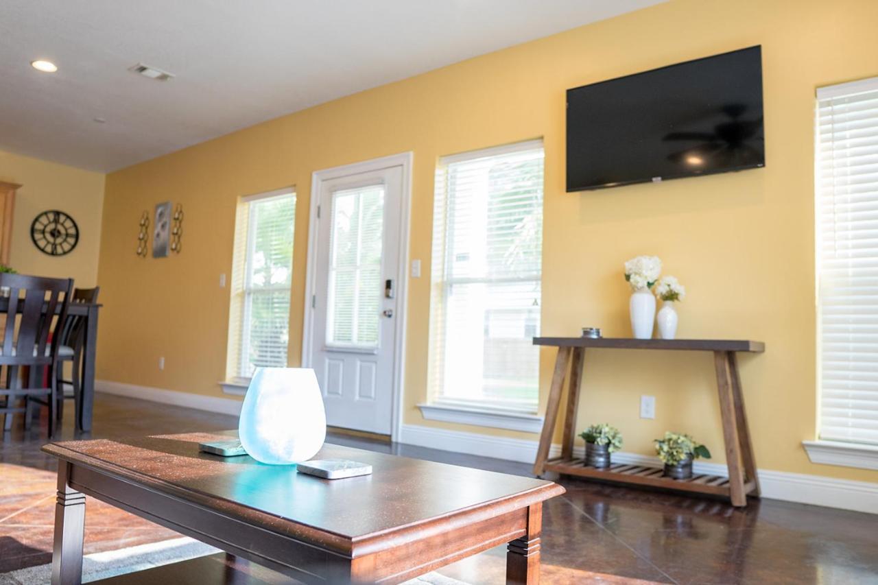 Serene 3Br Apartment 4Tvs Free Wi-Fi & Parking -E- Moss Point Exterior photo