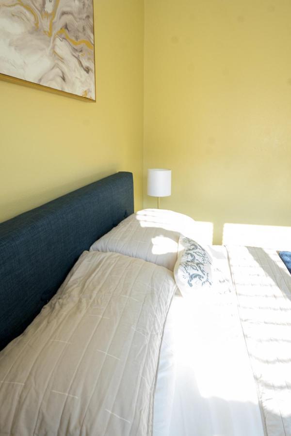 Serene 3Br Apartment 4Tvs Free Wi-Fi & Parking -E- Moss Point Exterior photo
