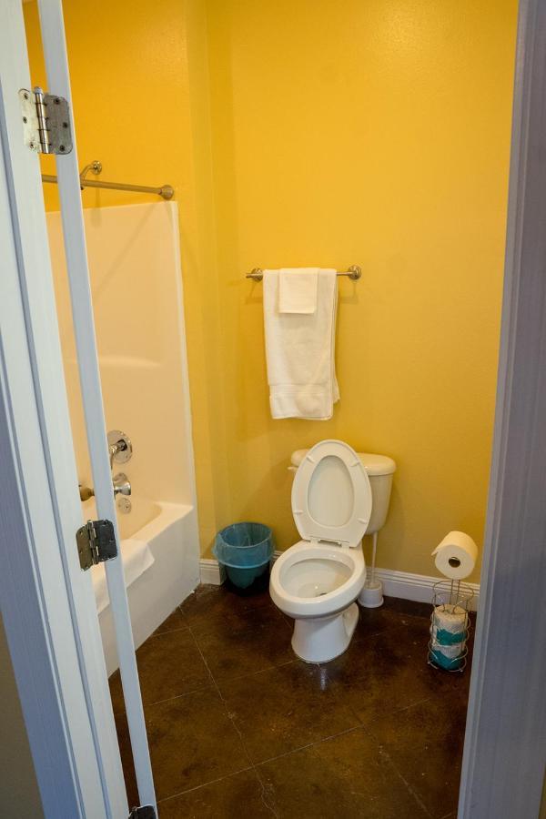 Serene 3Br Apartment 4Tvs Free Wi-Fi & Parking -E- Moss Point Exterior photo